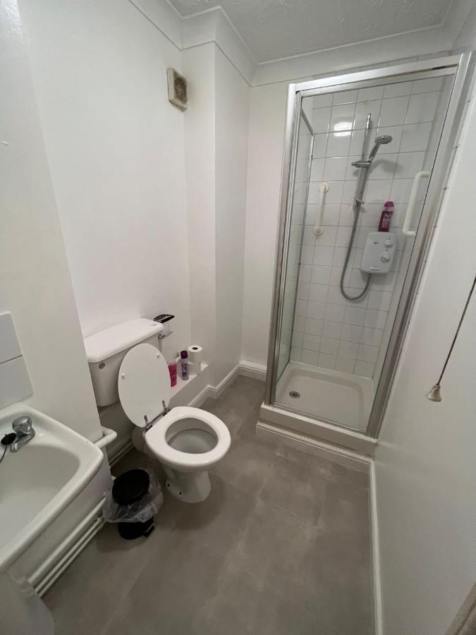 Entire One Bedroom Flat, 5 *